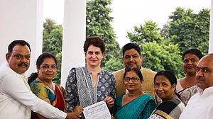 اساتذہ اور ملازمین کے مطالبات پر پرینکا گاندھی جلد کریں گی کچھ اعلانات