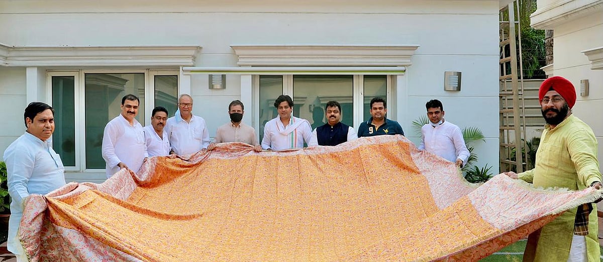 راہل گاندھی نے اعلیٰ حضرت احمد رضا خاں کی درگاہ کے لیے چادر روانہ کی