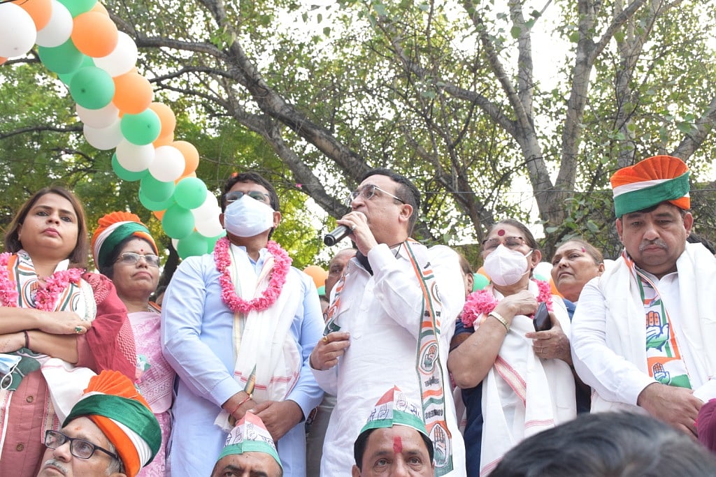 بی جے پی، اے اے پی حکومتوں کے خلاف ’پول کھول یاترا‘ کو اجے ماکن نے دکھائی جھنڈی