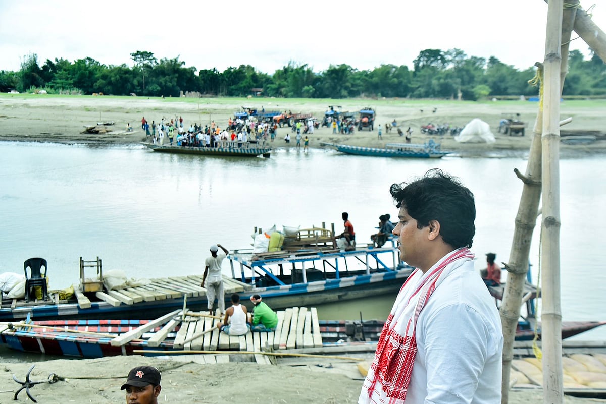 آسام تشدد: مہلوکین کے ورثا کو کانگریس لیڈر عمران پرتاپ گڑھی نے دیے ایک لاکھ روپے