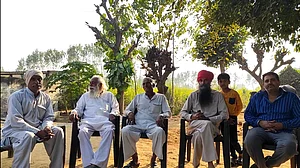 جیت کی خوشبو سے کسان خوش لیکن محتاط، کہا ’ہم کچی فصل نہیں کاٹتے، ٹھوک بجا کر فیصلہ لیں گے‘