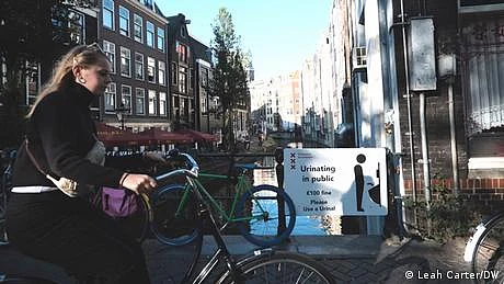 ایمسٹرڈم کے رہائشی سیکس اور گانجے کے لیے آنے والوں سے تنگ