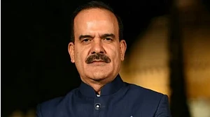 چنڈی گڑھ میں چھپے ہوئے ہیں ممبئی کے ’فرار‘ سابق پولیس کمشنر!