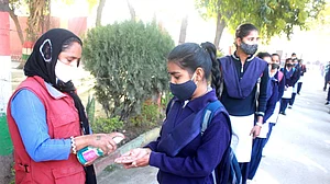 اسکول، علامتی تصویر آئی ااے این ایس