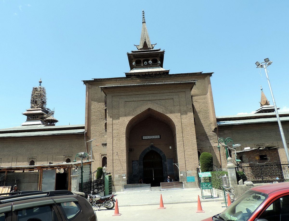 سری نگر کی تاریخی جامع مسجد میں نماز جمعہ کی ادائیگی پر پابندی ایک سازش: غلام نبی ہانجورہ