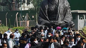 پارلیمنٹ کے دونوں ایوانوں سے زرعی قوانین منسوخ کرنے کا بل پاس، اپوزیشن نے بتایا یومِ سیاہ