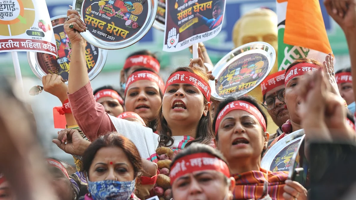 مہیلا کانگریس کا احتجاج / قومی آواز / وپن