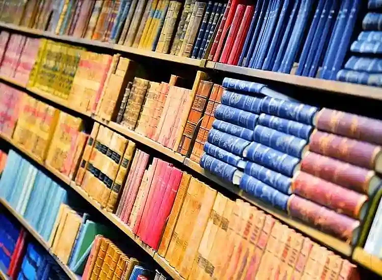 نظم: یادوں کی لائبریری...ام ماریہ حق