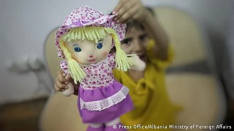 غربت سے مجبور افغان شہری بیٹیوں کو فروخت کرنے پر مجبور