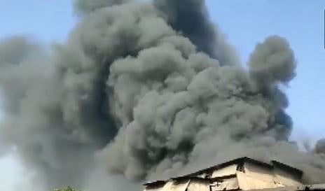 گجرات: سورت کے جی آئی ڈی سی پانڈیسرا واقع مل میں لگی زبردست آگ