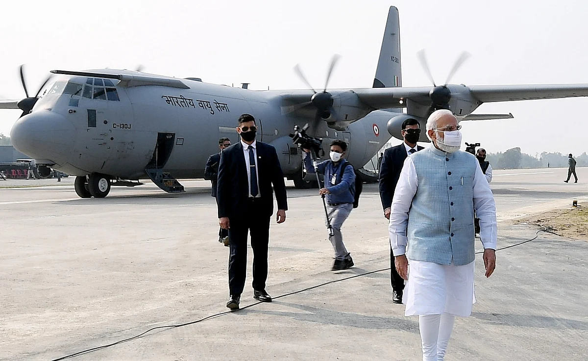 کروڑوں روپے کے سرکاری خرچ پر ہو رہیں وزیر اعظم کی انتخابی ریلیاں، فوجی ساز و سامان کا بھی ہو رہا استعمال