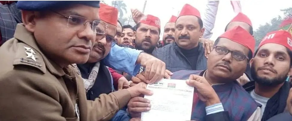 امت شاہ نے ’جن وشواش یاترا‘ میں سماجوادی پارٹی کو بنایا تنقید کا نشانہ، تو سماجوادی کارکنان ہوئے برہم