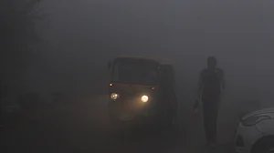 دہلی-این سی آر میں دیکھنے کو ملے گا ’ٹھنڈ کا ڈبل اٹیک‘، تیز ہواؤں کے ساتھ اب بارش کا بھی الرٹ