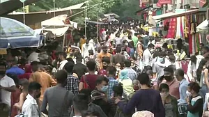 دہلی: سروجنی نگر مارکٹ کے ہجوم کی تصویر وائرل، انتظامیہ نے آناً فاناً میں نافذ کیا طاق و جفت کا اصول