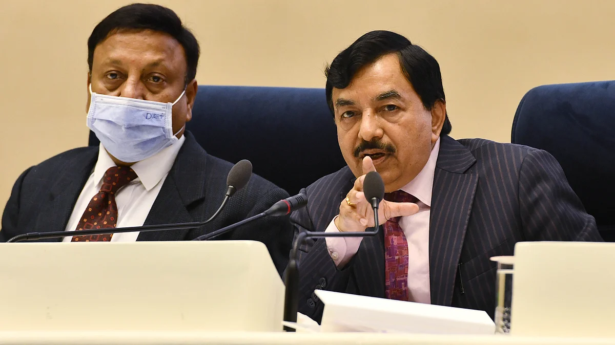 پریس کانفرنس سے خطاب کرتے چیف الیکشن کمشنر / یو این آئی