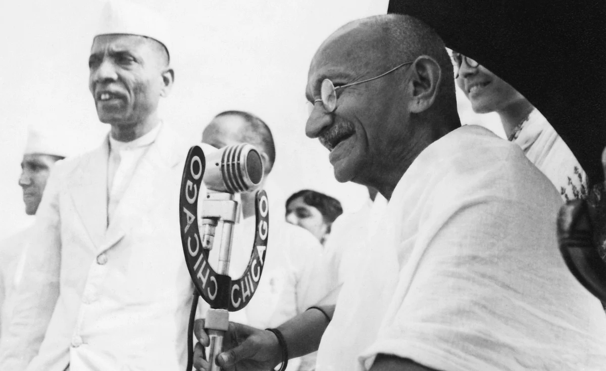 مہاتما گاندھی: عدمِ تشدد، سچائی اور آزادی کا استعارہ