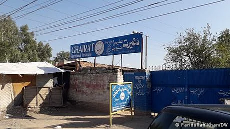 پشاور میں ہزاروں افغان مہاجر بچوں کی تعلیم کا سلسلہ منقطع