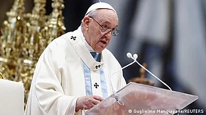 بچے پیدا کرنے کے بجائے جانوروں کو پالنا خود غرضی ہے، پوپ فرانسس