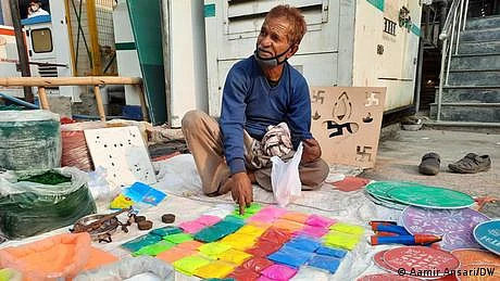 بھارت: غریب عوام کی آمدن میں کمی لیکن امیر طبقے کی دولت میں اضافہ، رپورٹ