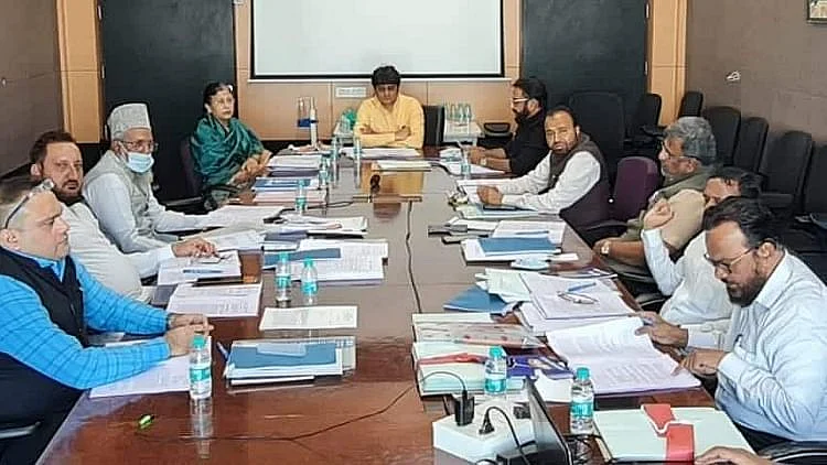 مہاراشٹر میں اراضی مافیا اور افسروں نے مل کر لوٹی سینکڑوں کروڑ روپے کی وقف کی زمینیں، ایس آئی ٹی جانچ کا مطالبہ