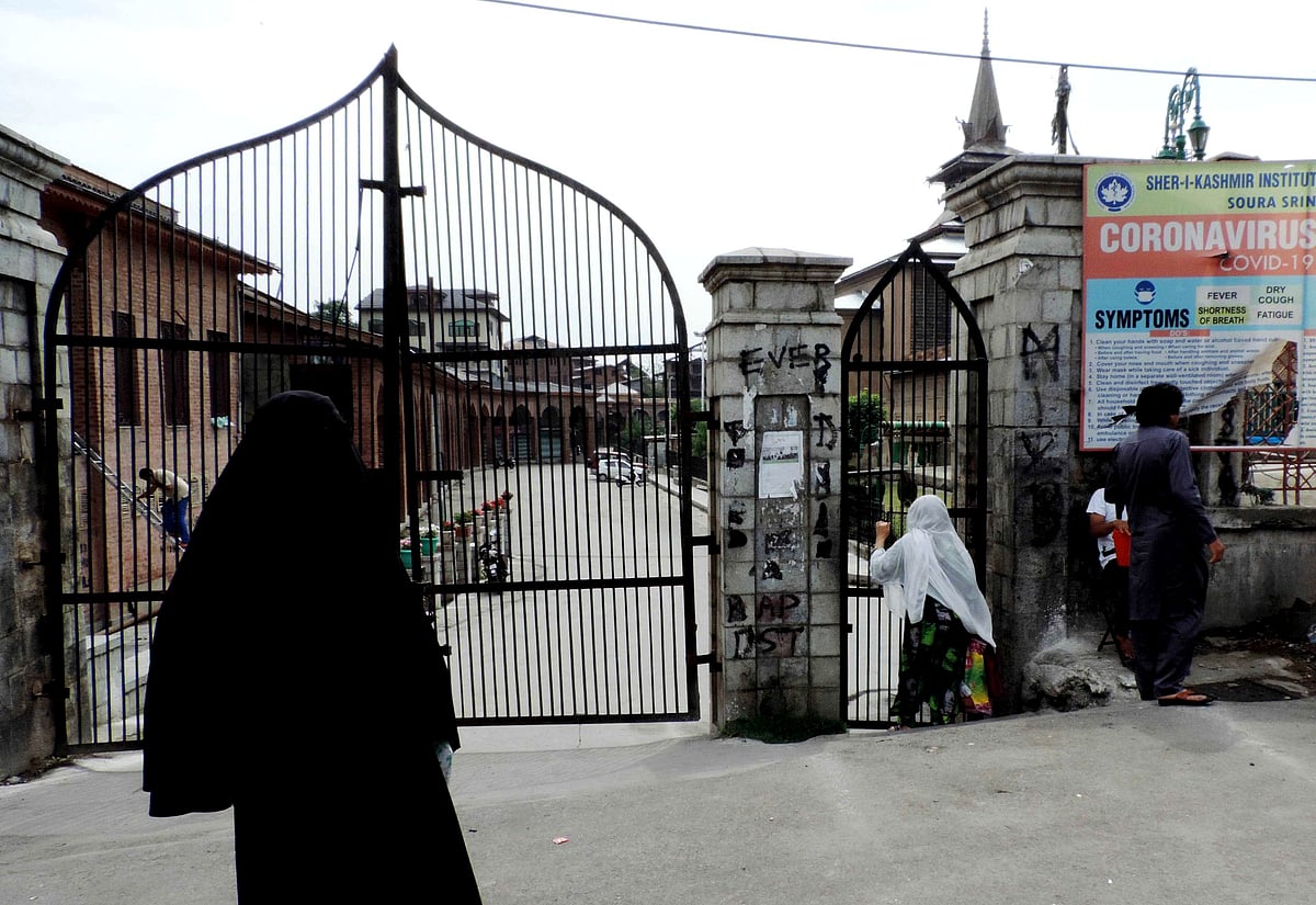 کورونا بحران کے دوران وقتی طور پر مساجد بند رکھنے میں کوئی شرعی قباحت نہیں: امام حی سعید احمد