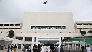 پاکستانی پارلیمنٹ میں ’اسٹیٹ بینک‘ سے متعلق ترمیمی بل منظور، ’ملک نے مالی ہتھیار ڈال دئے‘