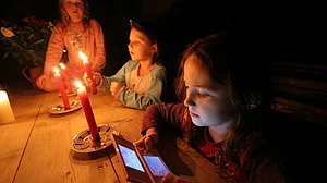 برطانیہ کے مختلف علاقوں میں طوفان 'ملِک' کی تباہ کاریاں، ہزاروں گھر بجلی سے محروم