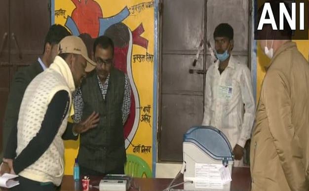 پنجاب اور اتر پردیش کے تیسرے مرحلہ کے لئے ووٹنگ شروع ، اکھیلیش اور چنی کی قسمت کا فیصلہ آج