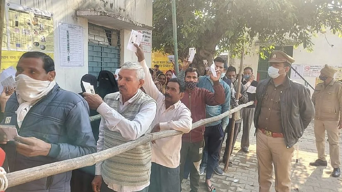 یوپی انتخاب: بجنور میں پولنگ بوتھوں کے باہر بھیڑ دیکھ کر سیاسی پنڈت حیران