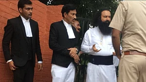 پنجاب انتخاب سے 13 دن قبل ’بابا رام رحیم‘ ہریانہ جیل سے چھپا کر باہر نکالے گئے!