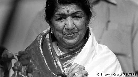 ’زندگی اور کچھ بھی نہیں تیری میری کہانی ہے‘