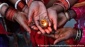 اٹھارہ شادياں کرنے والا جعلی بھارتی ڈاکٹر مزيد دو شادياں کرنے سے پہلے گرفتار