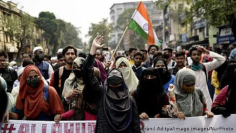 'ایک دن حجاب پہننے والی لڑکی بھارتی وزیر اعظم ہو گی،‘ اویسی