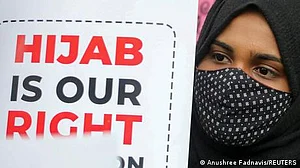 بھارت: حجاب کی حمایت اور مخالفت کی بحث مزید گرم