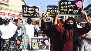 ’تعلیمی اداروں کو یونیفارم طے کرنے کا اختیار، حجاب اس میں شامل نہیں‘، سپریم کورٹ کے تبصرہ سے عرضی دہندگان فکرمند!