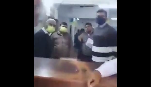 بہار تک پہنچا حجاب تنازعہ، باحجاب لڑکی کو سرکاری بینک میں پیسے نکالنے سے روکا گیا