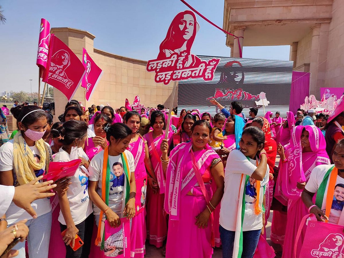 لکھنؤ: پرینکا گاندھی کی قیادت میں کانگریس پارٹی کا ’لڑکی ہوں، لڑ سکتی ہوں‘ مارچ