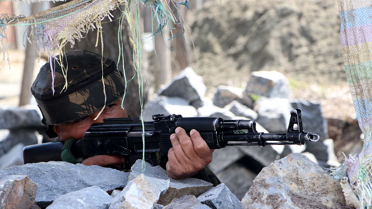 وادی کشمیر میں سکیورٹی اہلکار / یو این آئی