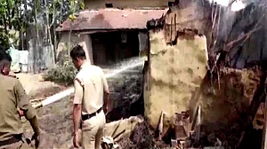 مغربی بنگال: ترنمول کانگریس لیڈر کے قتل کے بعد تشدد اور آگ زنی میں 8 افراد ہلاک