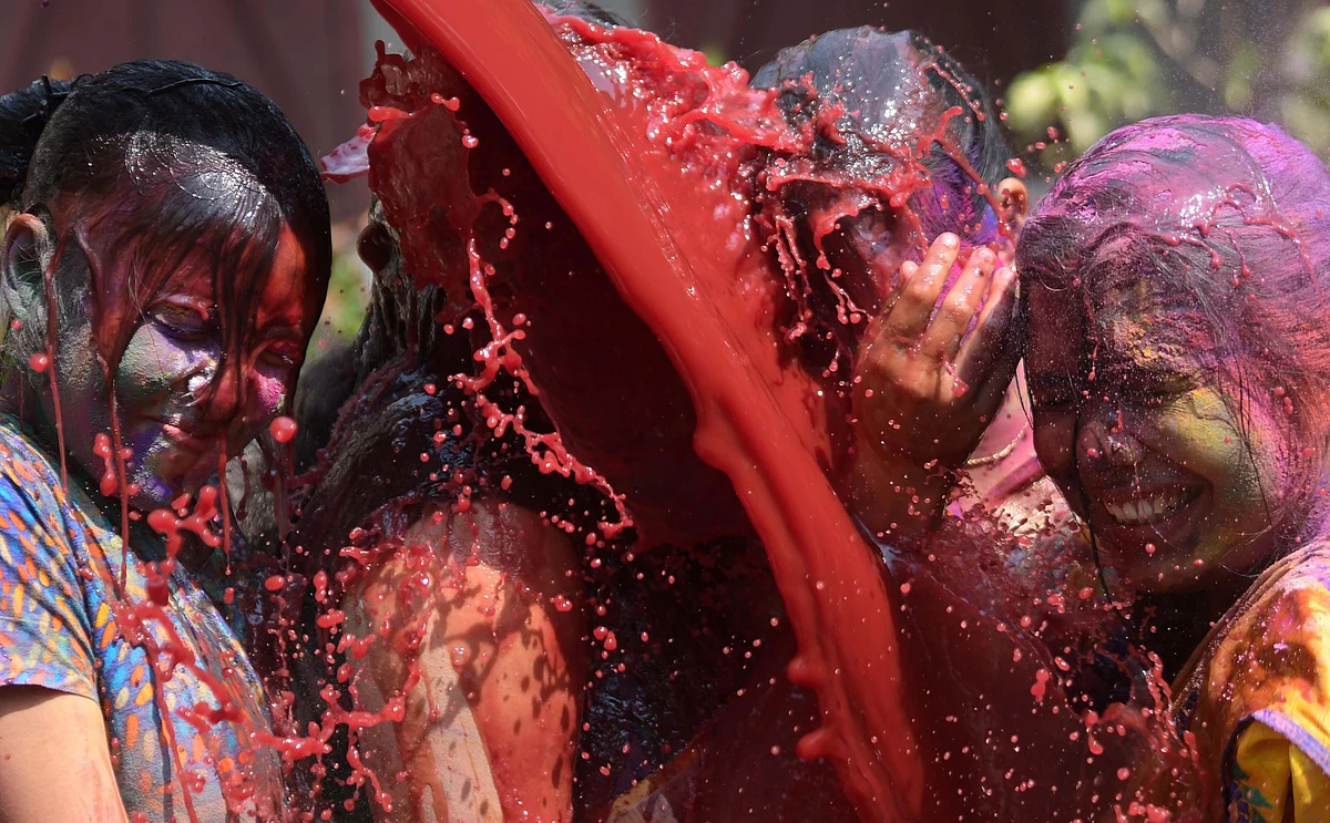 ہولی کو رنگوں سے زیادہ دلوں میں جگہ کی ضرورت ہے.... اقبال رضوی