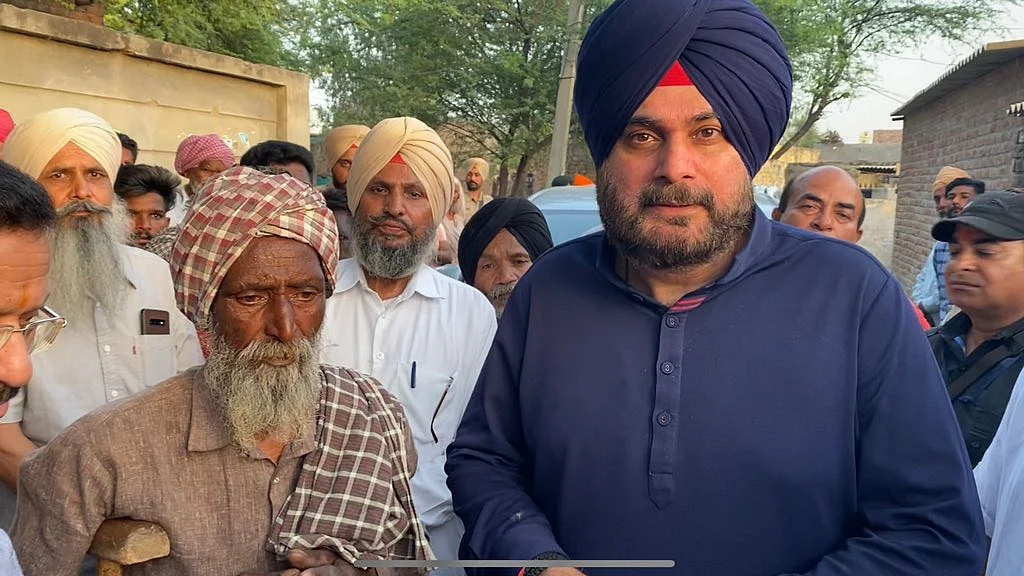 نوجوت سنگھ سدھو، تصویر ٹوئٹر @sherryontopp