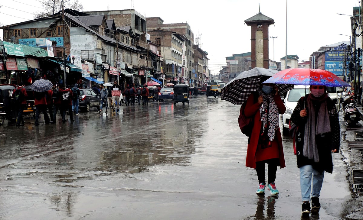 جموں وکشمیر میں موسلا دھار بارشیں، قومی شاہراہ بند، ڈوڈہ اور رام بن میں اسکول بند