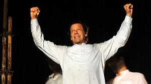 ’عمران کو پارٹی کے اراکین کے ساتھ جانوروں جیسا سلوک نہیں کرنا چاہیے‘