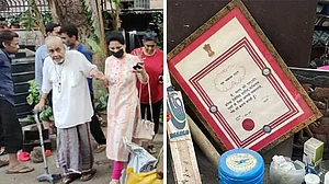 مودی حکومت نے انعام یافتہ فنکاروں سے بنگلہ خالی کرانا شروع کیا