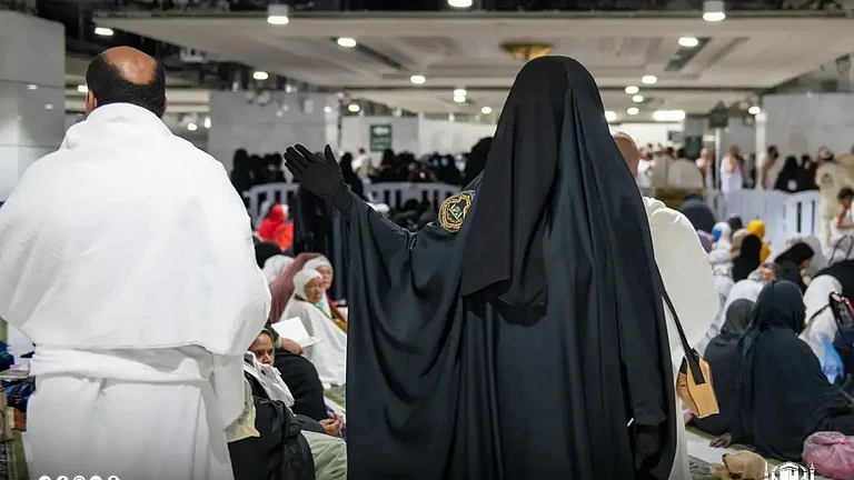 Fire in Gujarat: राजकोट में नमकीन फैक्ट्री बनी आग का गोला, दमकल की कई गाड़ियां पहुंची