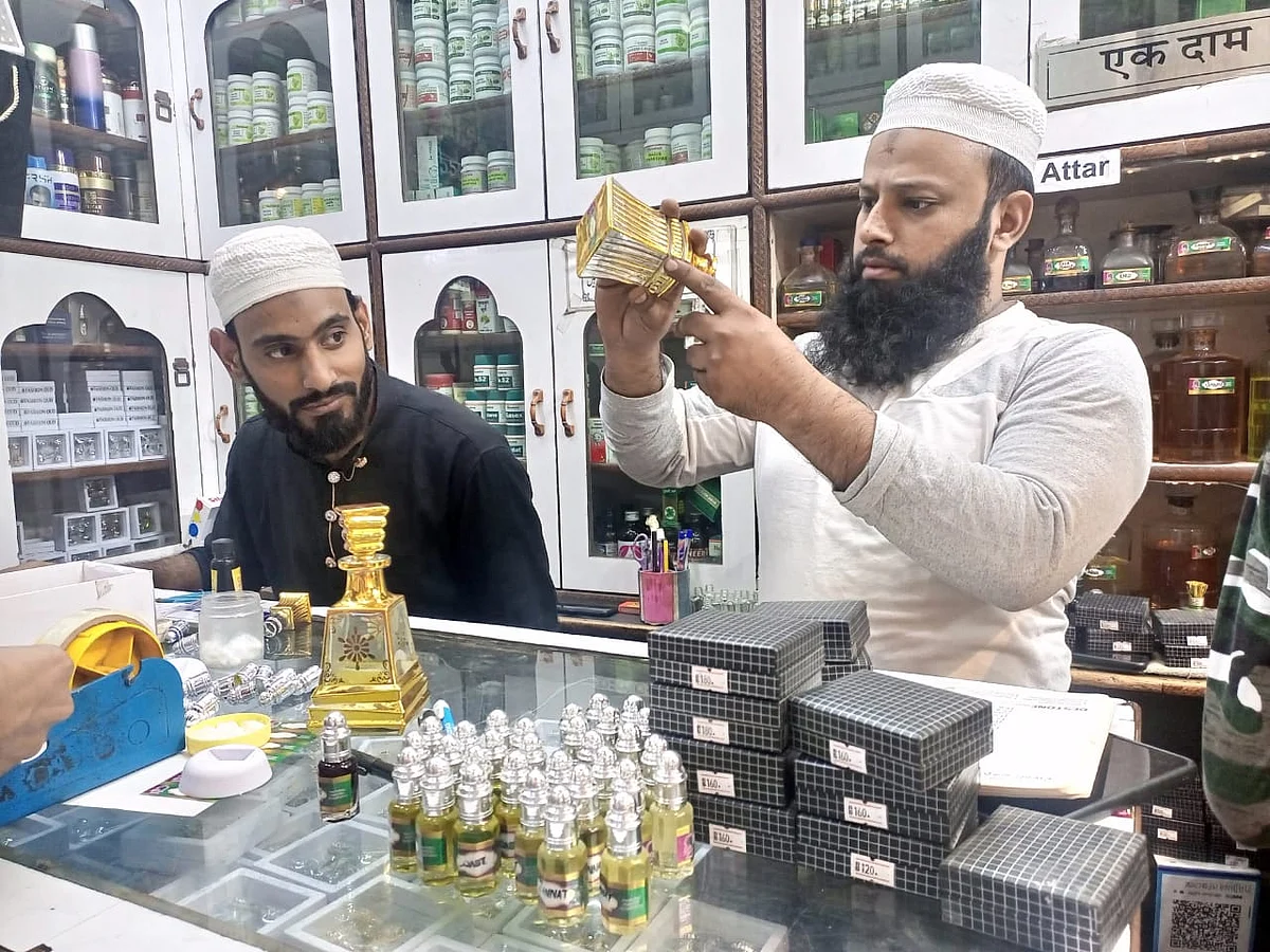 عید کی خریداری کے لئے جعفرآباد بازار میں سجنے لگی دکانیں