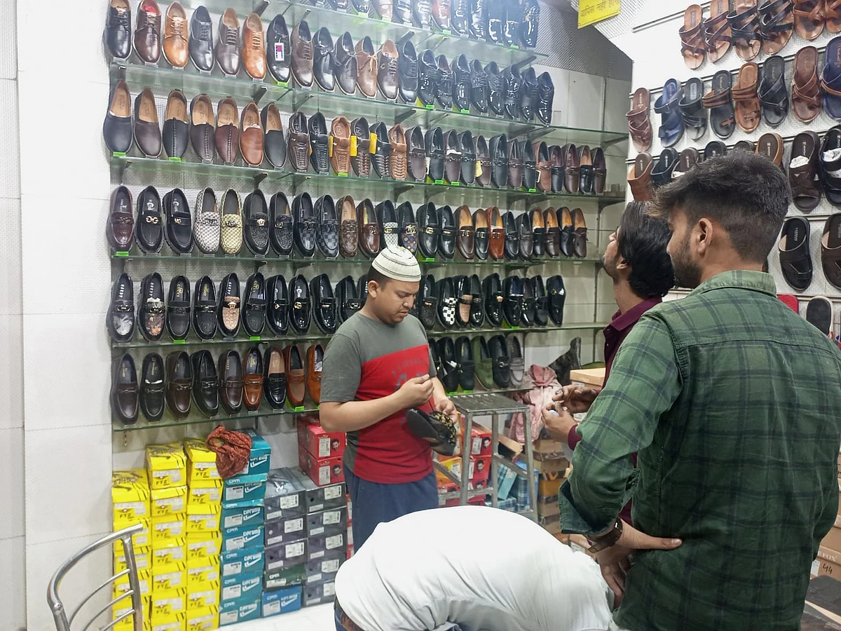 عید کی خریداری کے لئے جعفرآباد بازار میں سجنے لگی دکانیں
