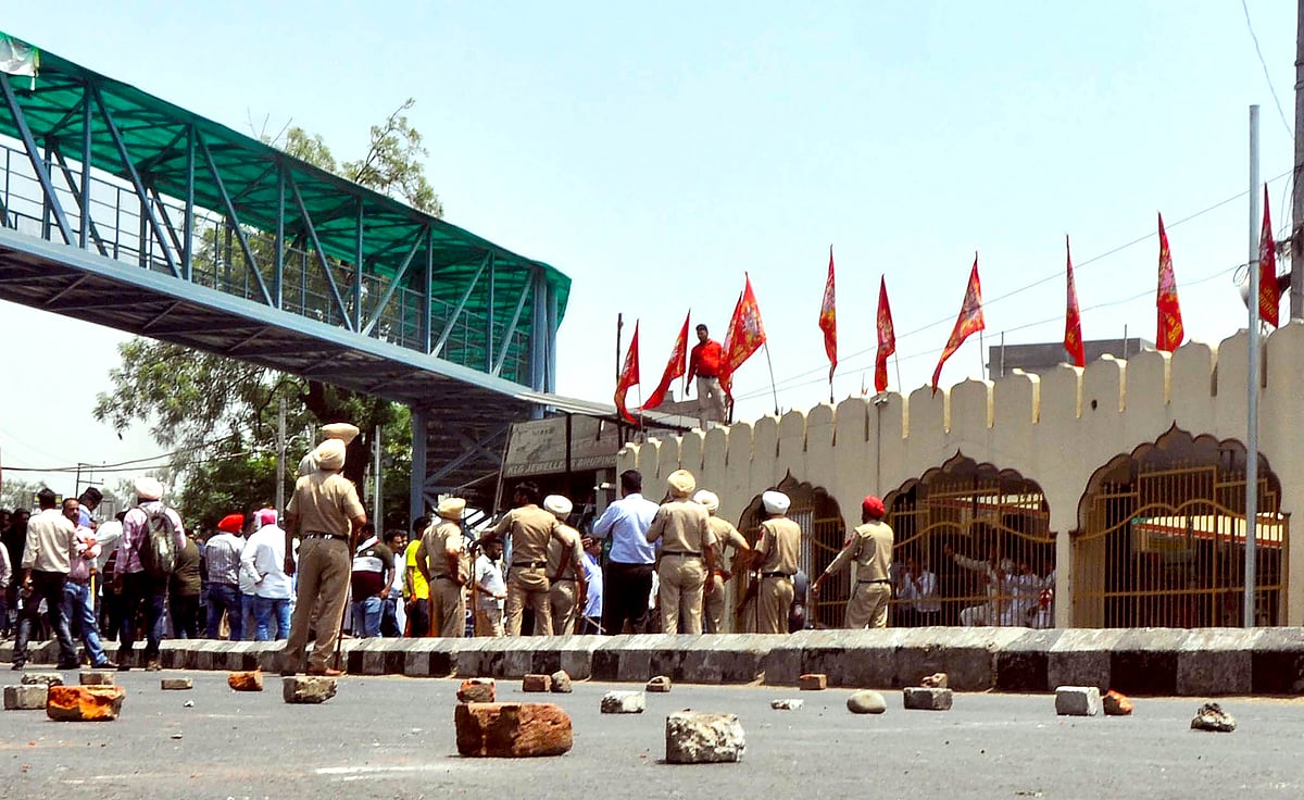 پنجاب: پٹیالہ میں شیو سینا اور خالصتان حامیوں کے درمیان پرتشدد تصادم، ہریش سنگلا گرفتار، کرفیو نافذ