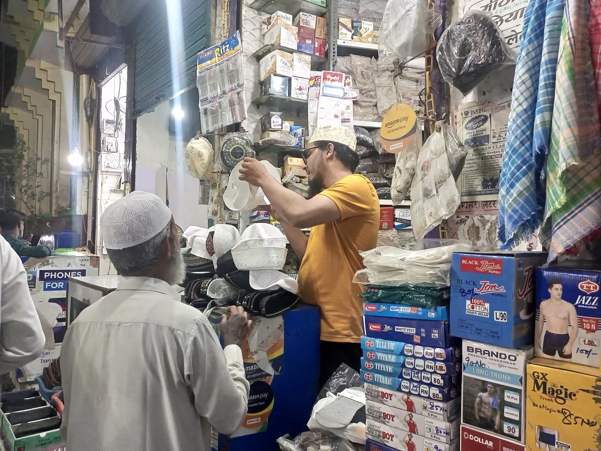 عید کی خریداری کے لئے جعفرآباد بازار میں سجنے لگی دکانیں