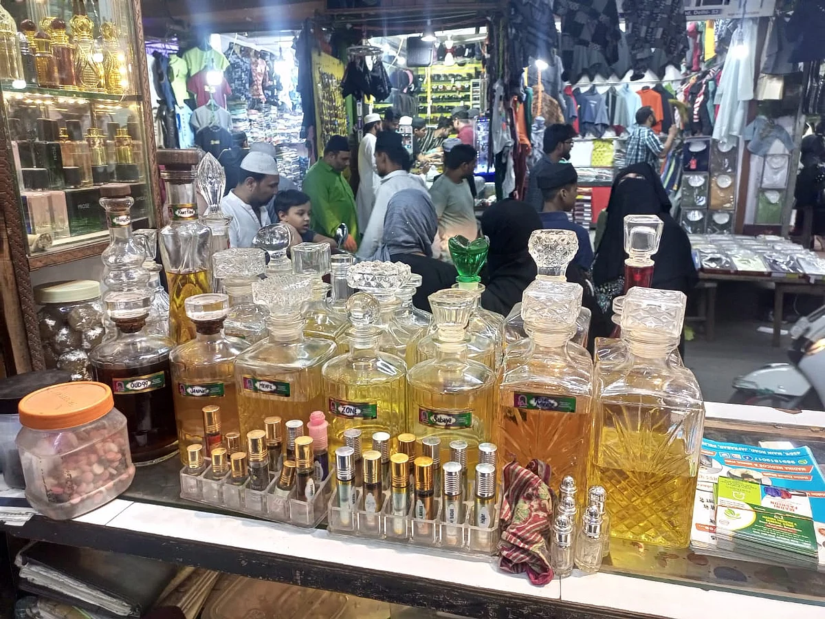 عید کی خریداری کے لئے جعفرآباد بازار میں سجنے لگی دکانیں